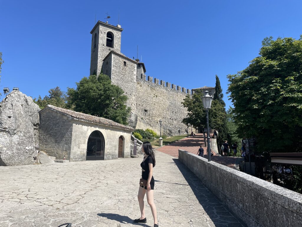 【聖馬力諾共和國San Marino】藏在義大利山上的迷你國度,世界第三小國探險記