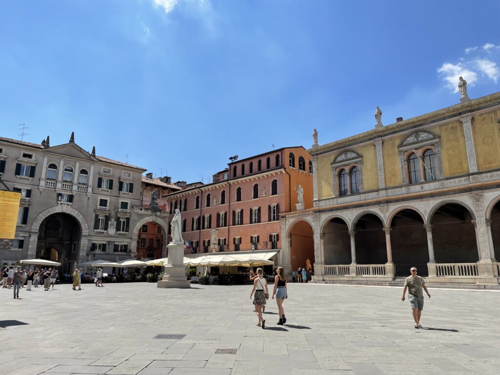 【義大利維羅納Verona】雙面情書:愛情在朱麗葉之家,歷史在競技場回響、老城堡