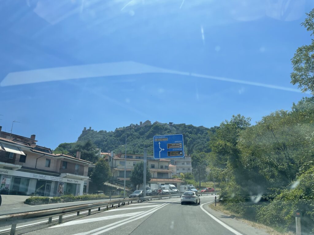 【聖馬力諾共和國San Marino】藏在義大利山上的迷你國度,世界第三小國探險記