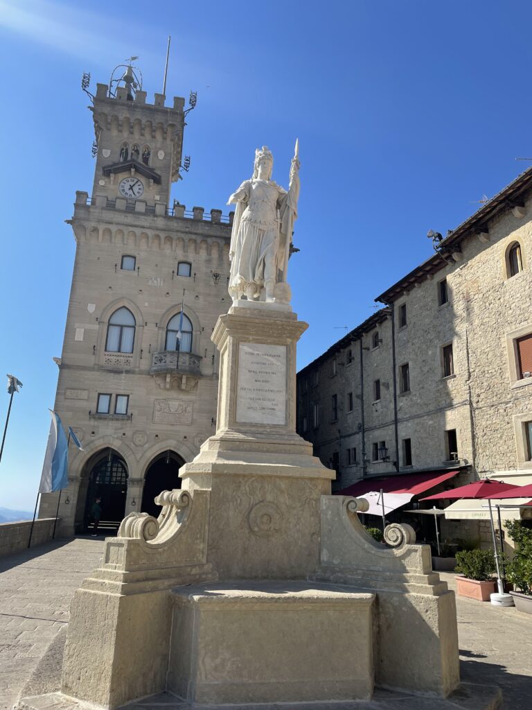 【聖馬力諾共和國San Marino】藏在義大利山上的迷你國度,世界第三小國探險記
