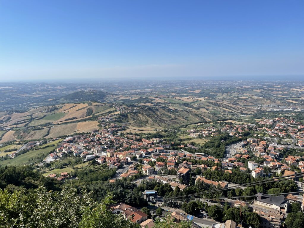 【聖馬力諾共和國San Marino】藏在義大利山上的迷你國度,世界第三小國探險記